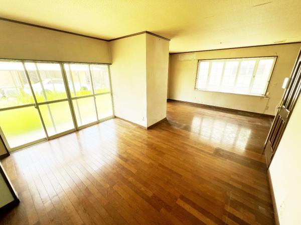 小田原市小八幡１丁目 中古戸建 リビング