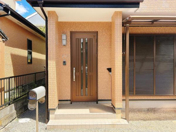 秦野市渋沢 中古戸建 玄関