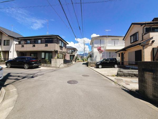 秦野市渋沢 中古戸建 前面道路含む現地写真