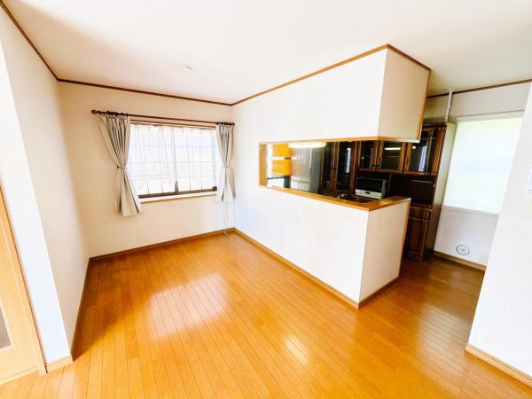 秦野市渋沢 中古戸建 リビングダイニング