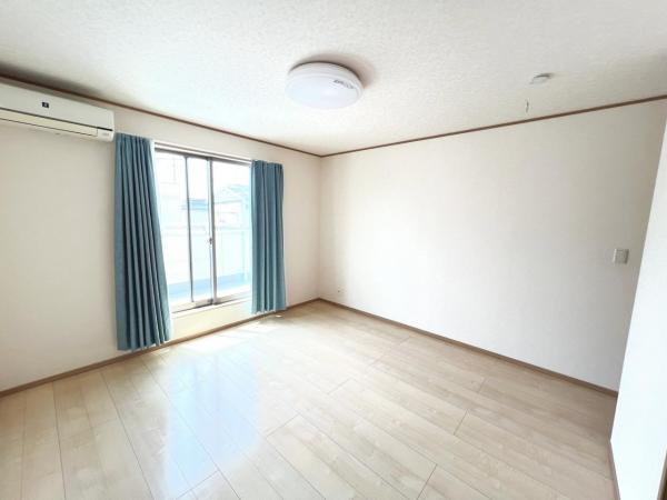 伊勢原市小稲葉 中古戸建 寝室
