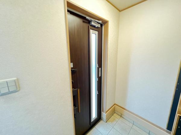 伊勢原市小稲葉 中古戸建 玄関