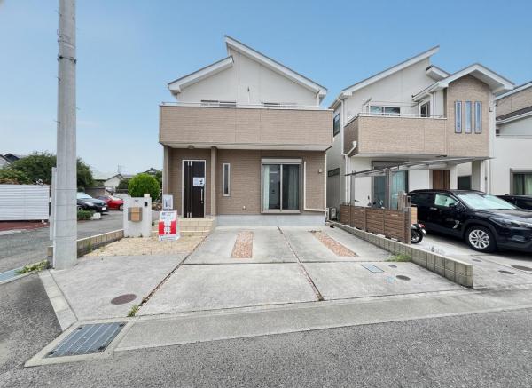 伊勢原市小稲葉 中古戸建 駐車場