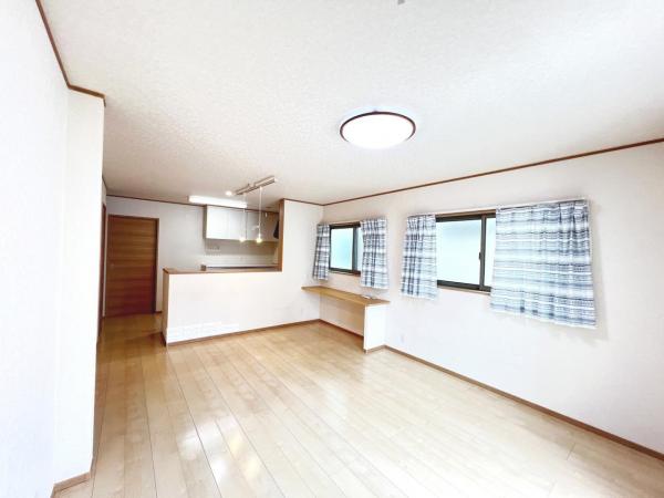 伊勢原市小稲葉 中古戸建 リビングダイニング