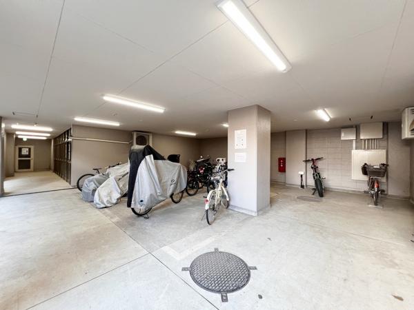 江田ロビニア 駐輪場