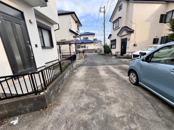 綾瀬市落合北５丁目 中古戸建 駐車場