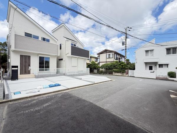 公郷町六丁目 前面道路含む現地写真