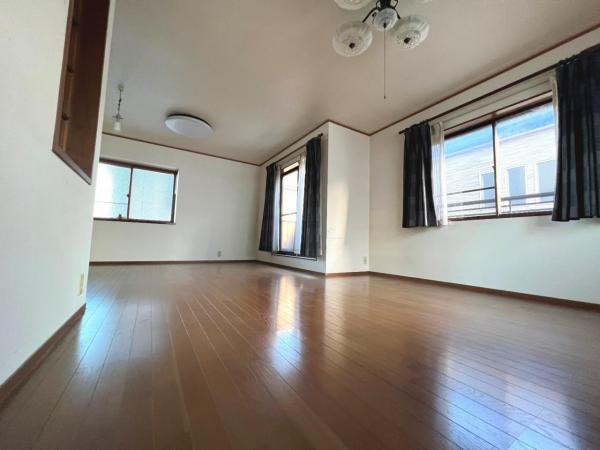 春日部市一ノ割４丁目 中古戸建 リビングダイニング