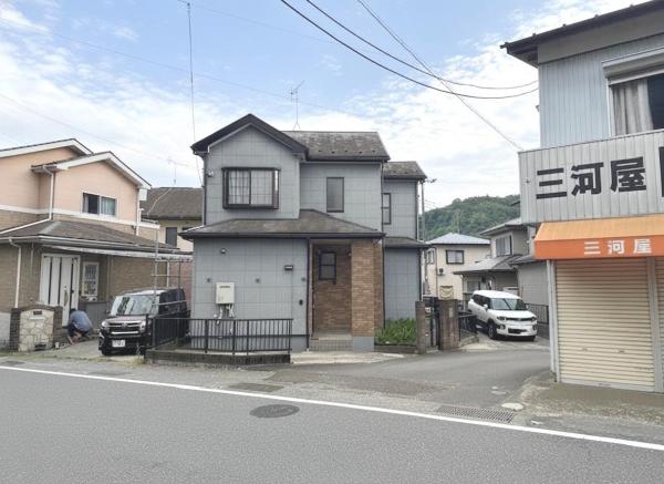 愛甲郡愛川町田代 中古戸建 前面道路含む現地写真