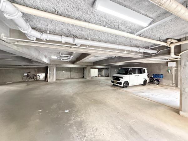 ライオンズマンション湘南秋谷 敷地内駐車場
