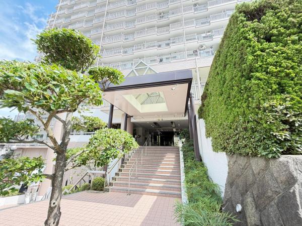 クリオ湘南追浜サニークレスト エントランス（外）