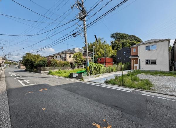 横須賀市平作５丁目 戸建 前面道路含む現地写真