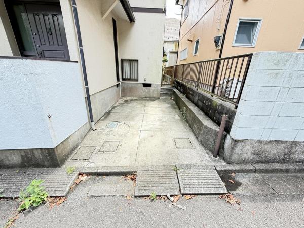 横須賀市東浦賀２丁目 中古戸建 駐車場
