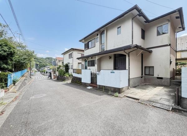 横須賀市東浦賀２丁目 中古戸建 前面道路含む現地写真