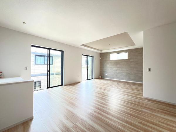 鎌倉市梶原３丁目 戸建 リビングダイニング