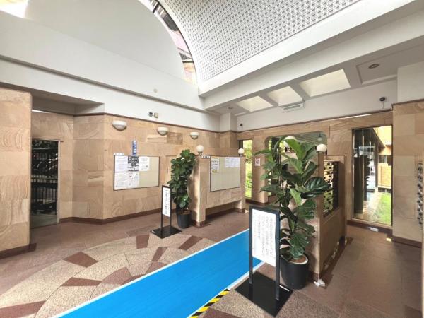 ライオンズガーデン東大宮弐番館 エントランスホール