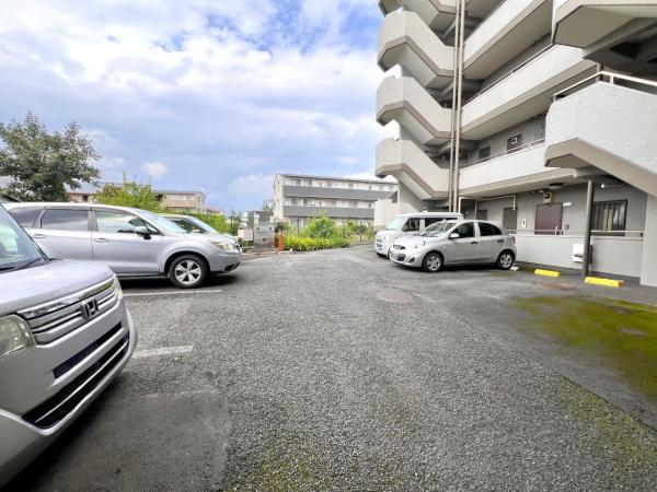 セザール第二厚木 敷地内駐車場