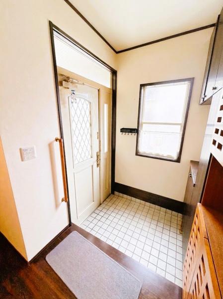 秦野市北矢名 中古戸建 玄関