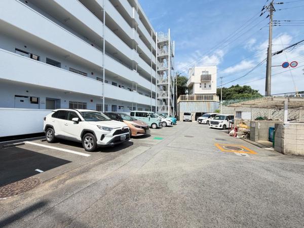 グリーンヒル三浦海岸 敷地内駐車場