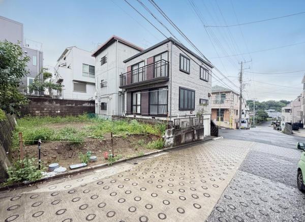 横浜市金沢区富岡東６丁目 戸建 前面道路含む現地写真