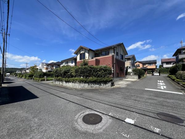 宇都宮市豊郷台２丁目 中古戸建 前面道路含む現地写真