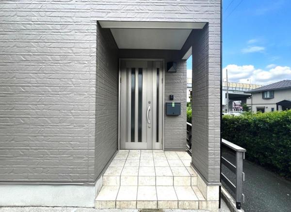 茅ヶ崎市西久保 中古戸建 玄関