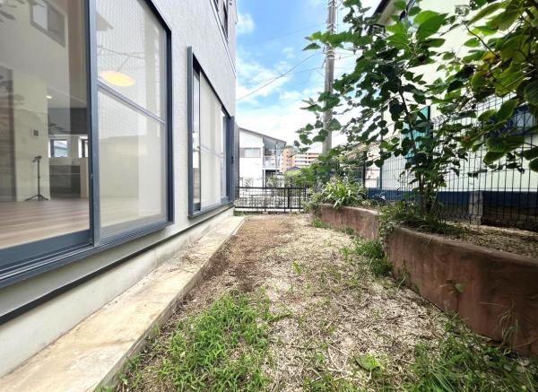 藤沢市本藤沢三丁目 庭