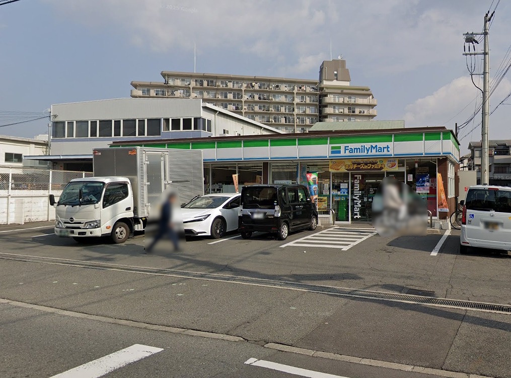 ファミリーマート 鴻池店