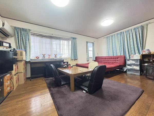 川越市古市場　中古戸建 リビング