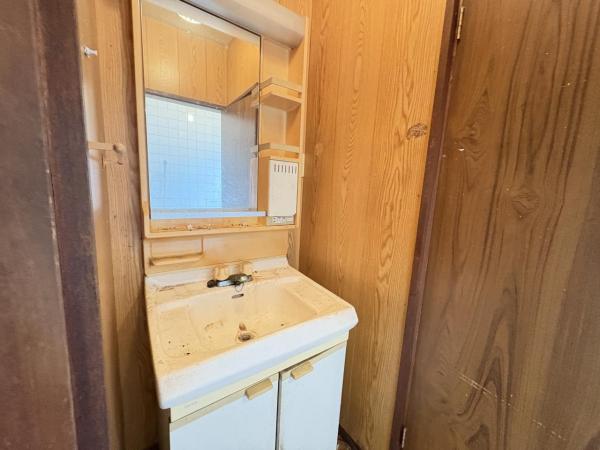 ■三面接道の角地の好立地 洗面化粧台