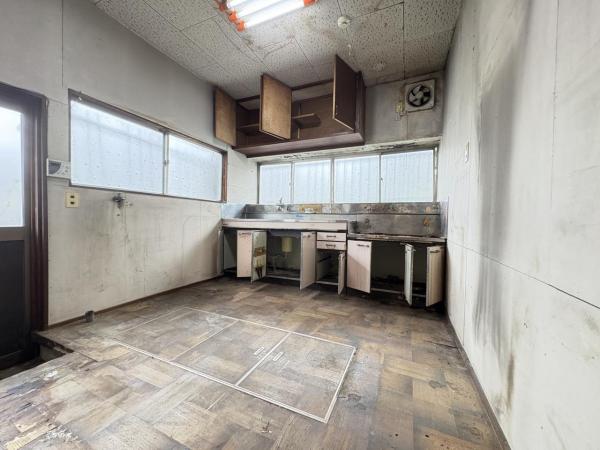 ■三面接道の角地の好立地 キッチン