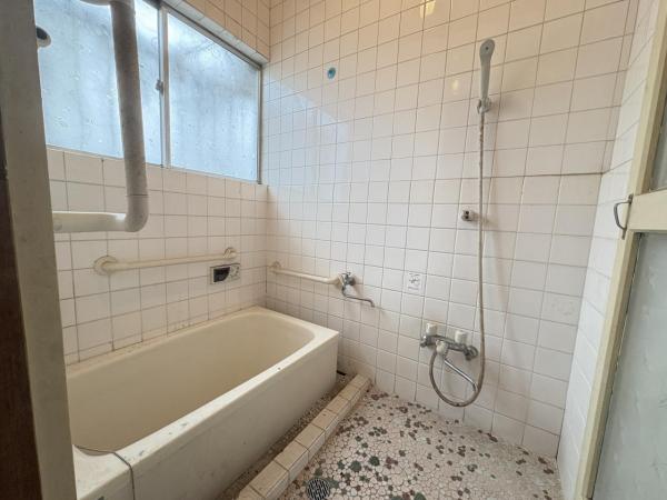 ■三面接道の角地の好立地 浴室