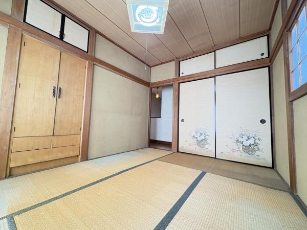 間口19ｍ超・土地64坪のゆったりとした物件です。 和室