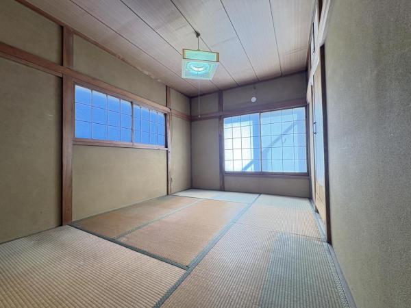 間口19ｍ超・土地64坪のゆったりとした物件です。 寝室