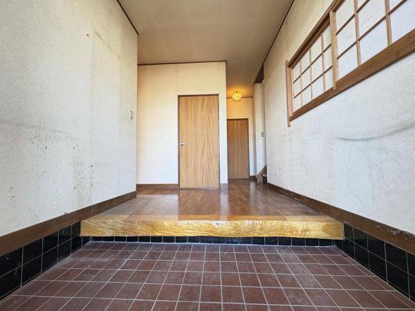 間口19ｍ超・土地64坪のゆったりとした物件です。 玄関(共用部)