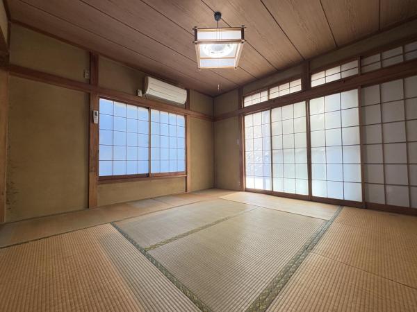 間口19ｍ超・土地64坪のゆったりとした物件です。 和室