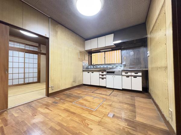 間口19ｍ超・土地64坪のゆったりとした物件です。 キッチン