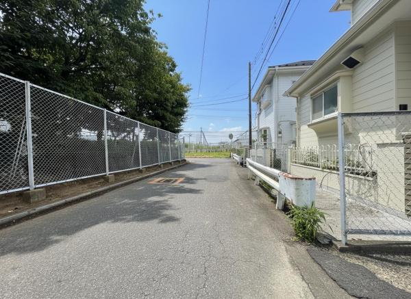 川越市大字的場　土地 前面道路含む現地写真