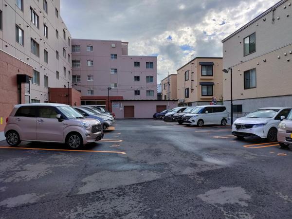 羊ヶ丘グランドハイツ 駐車場 