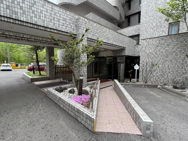 ライオンズマンション札幌定山渓弐番館 エントランス（外）