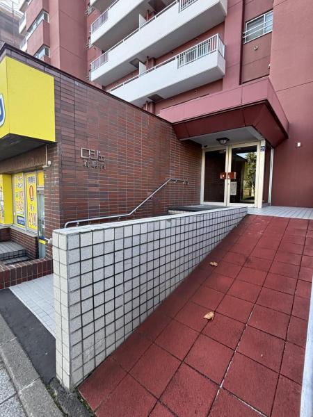 ロジェ真駒内 エントランス（外）