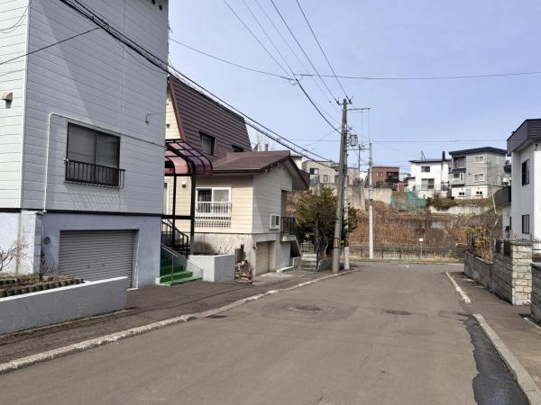 南沢２条３丁目 前面道路含む現地写真 