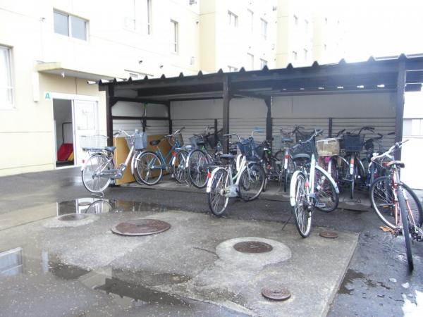 ファミール緑が丘 駐輪場