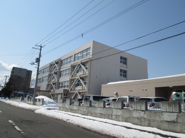 真駒内中学校