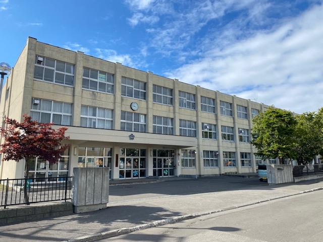 西岡中学校