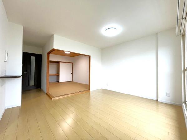 グラン・ドムール西岡 リビングダイニング