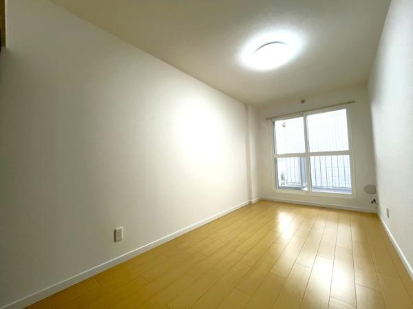 グラン・ドムール西岡 洋室