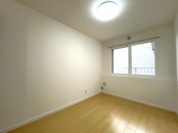 グラン・ドムール西岡 洋室