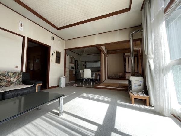 大成町2丁目6-15 リビング 