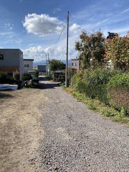 【売土地】七飯町鳴川5丁目251番17 前面道路含む現地写真 